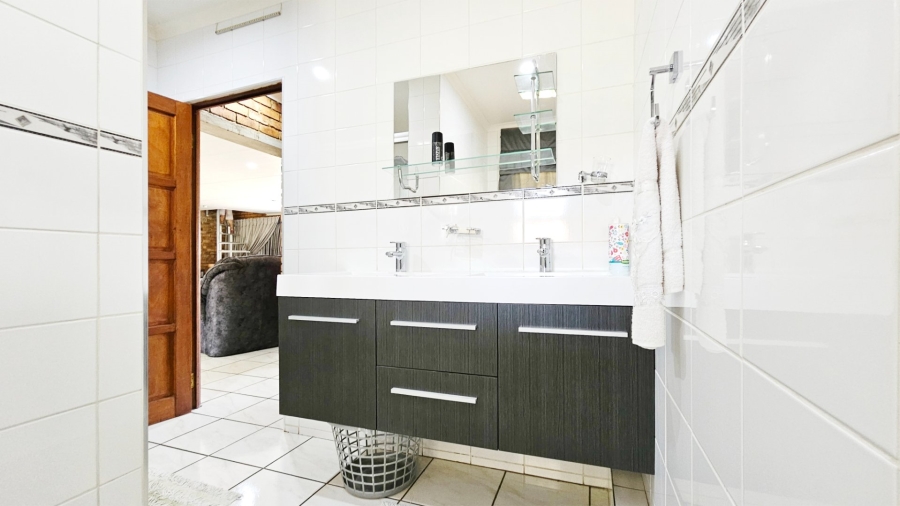 3 Bedroom Property for Sale in Oranjeville Free State